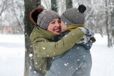 Heiratsantrag und Verlobung im Winter