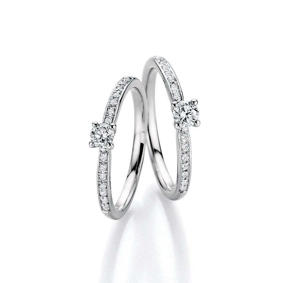 4-Griff Brillantring mit brillantbesetzter Schiene